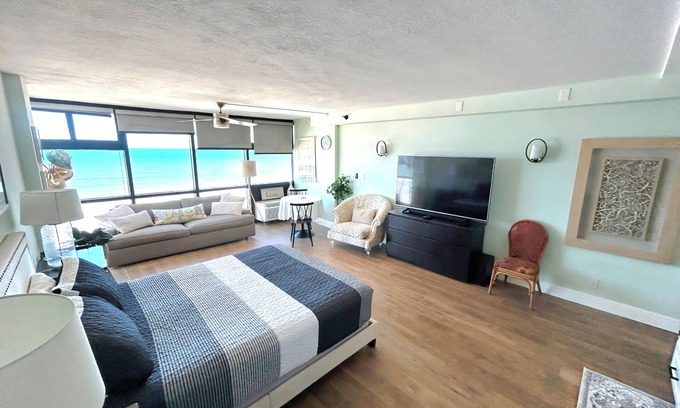 Schulte Park Apartment | Spectacular views - direct oceanfront studio w/kitchen & pool