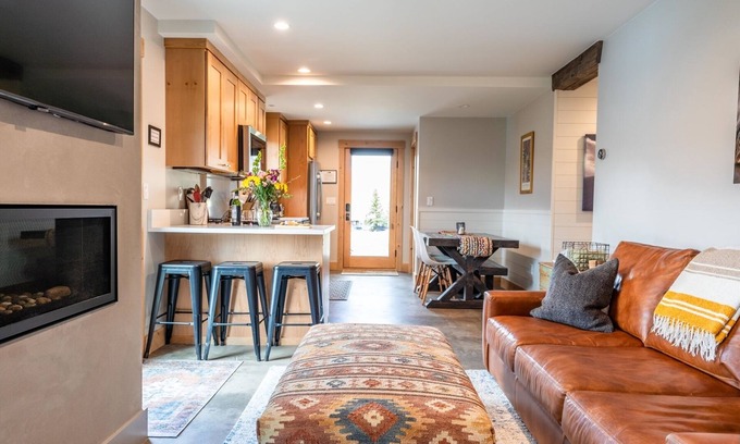 Crested Butte House | Spellbound Cottage/Dog Friendly Perfection on the Mtn. W/Hot Tub & Views!