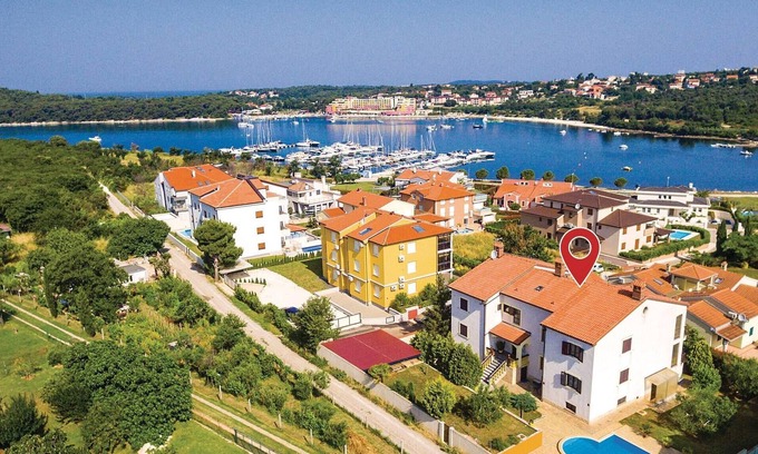 Banjole Apartment | Spend a pleasant summer vacation in the small resort of Volme, near Banjole and between the famous c