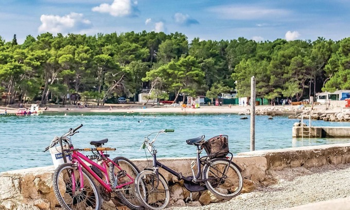 Linardici House | Spend an enjoyable vacation in this beautiful vacation home near the beach.