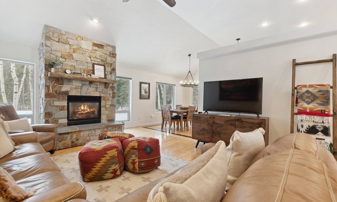 Columbia Falls House | Spend Holidays in Whitefish! Glacier Retreat Home and Stunning Meadow Lake Golf Views!
