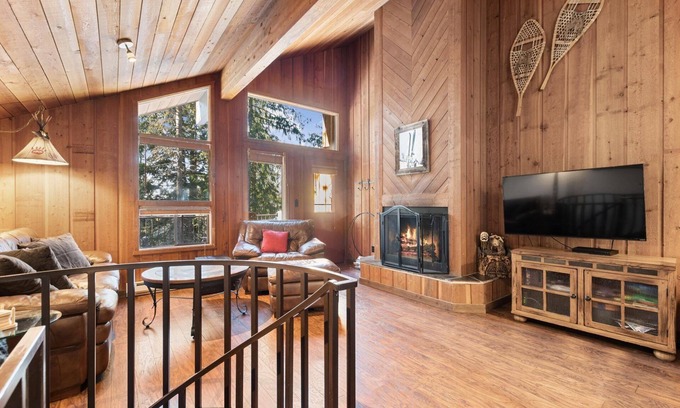 Whitefish Condo | Spend Holidays in Whitefish! Charming Ptarmigan Unit! Access to indoor/outdoor pool, and more!