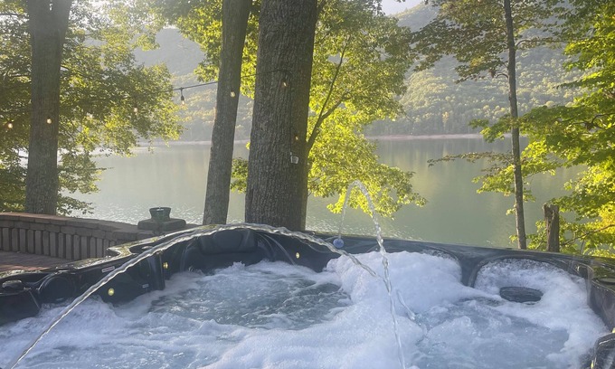 Butler Cabin | Spend Your Summer Days on Watauga Lake at Bear Cub Cabin