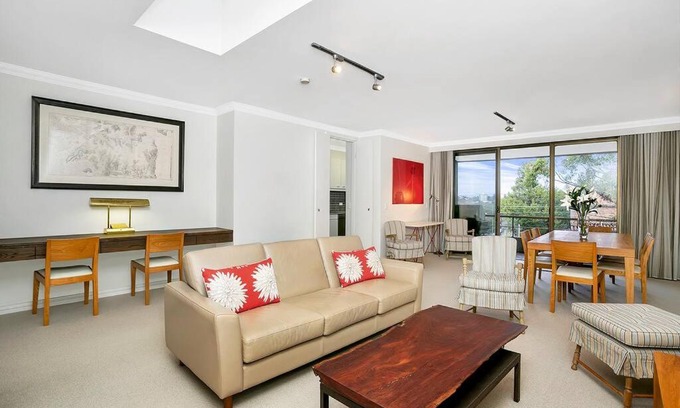 Cremorne Apartment | SPF13-Sunny, Spacious, Highly Convenient Apartment