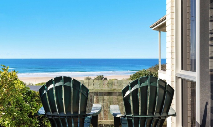 Yamba Apartment | Spindrift Lowerdeck BEACH FRONT location! Retro style 2 bed, Wifi, Nespresso+