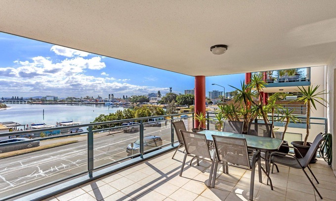 Forster Apartment | Spinnaker 102 - On The Lake