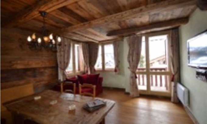 Courchevel Apartment | Splendid wood panel 2 bedrooms flat with gorgeous view, ski in/out.