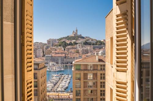 Hotel-de-Ville Apartment | Splendide vue sur ND de la Garde et le Vieux Port