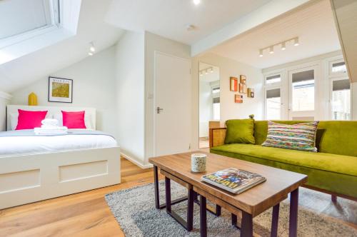 Kilburn Apartment | Split Level Studio at West Hampstead by Concept Apartments