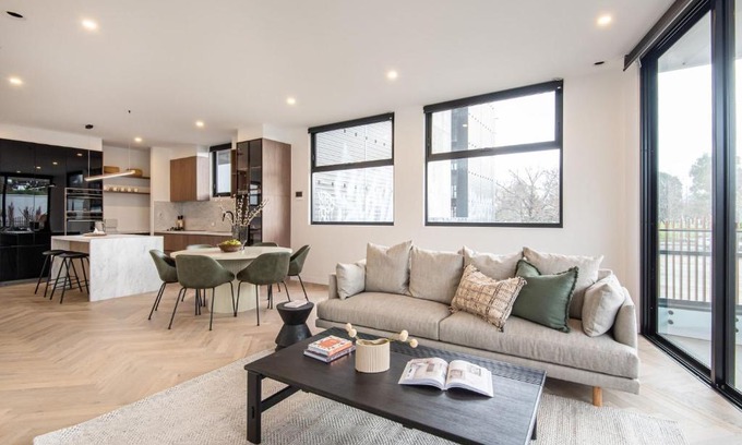 Cremorne House | Sport Precinct Luxury Style over four levels