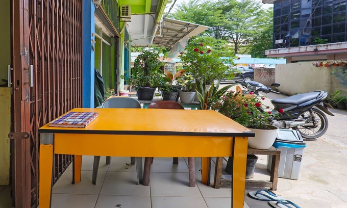 Batam Hotel | SPOT ON 92186 Penginapan LorraNearPasar Oleh Oleh