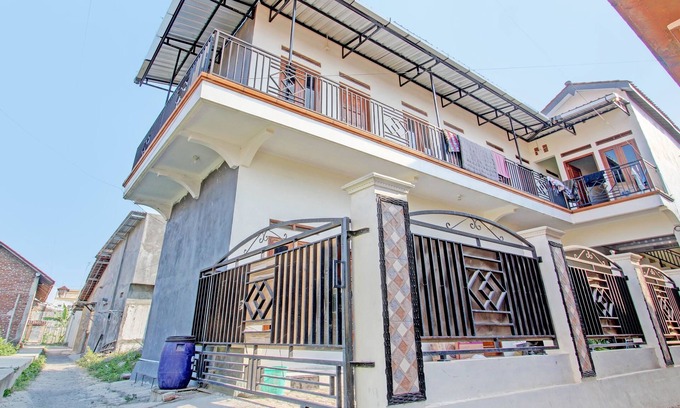 Jatibarang Hotel | SPOT ON 92926 Guest House Cemara 1 Syariah