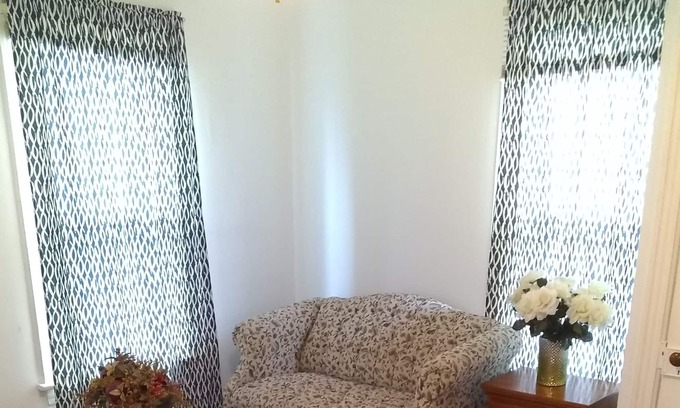 Enola Apartment | Spotless 2nd Fl 1Bdrm Studio with parking Near 3 Hospitals / Capitol Complex