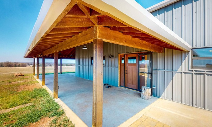 Pawnee House | Sprawling retreat with two lodges, entertainment