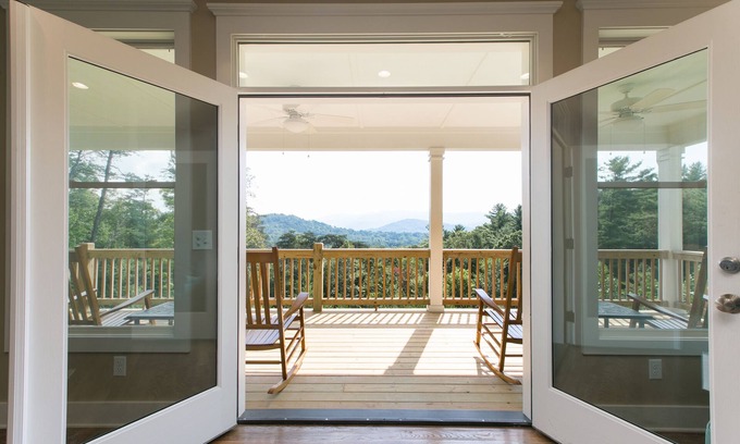 Asheville House | Spring Break! Epic Long Range Mtn Views! Close to Asheville, & Fire Pit! 4BR/3BA