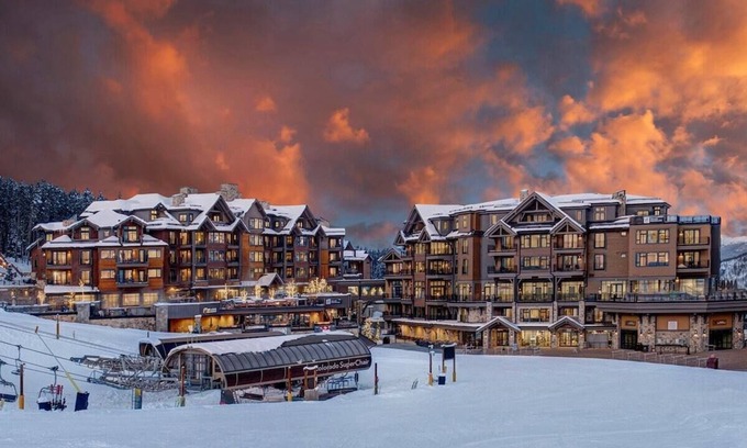 Peak 8 Resort | SPRING BREAK - SLOPESIDE Luxury Ski-in/Ski-out- Grand Colorado Peak 8 - SLEEPS 4