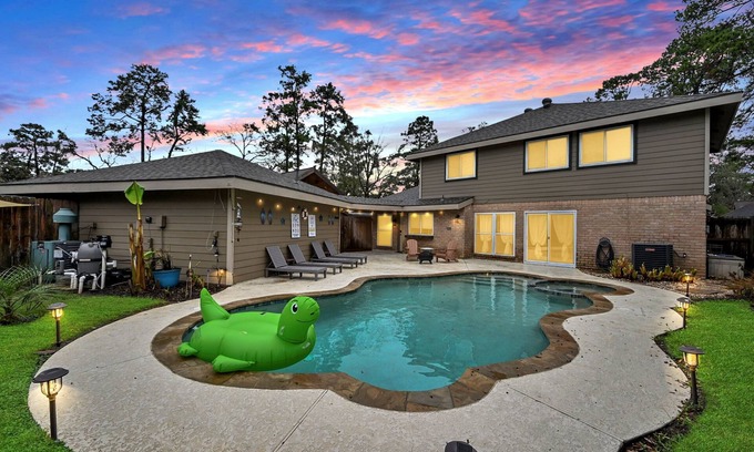 Spring House | Spring Breeze in Texas, 4 Bedrooms with Charming Pool