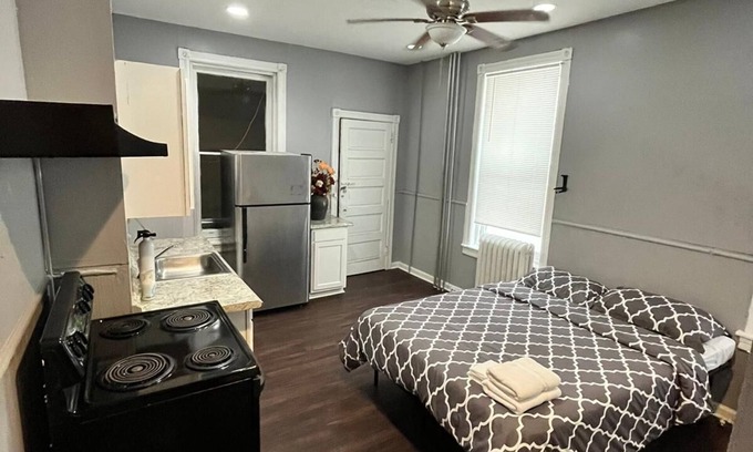 Mantua House | Spring Garden in University City