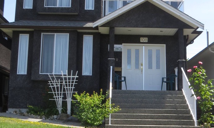 Burnaby House | Springer Vacation Home is located atop peaceful Capitol Hill in North Burnaby.