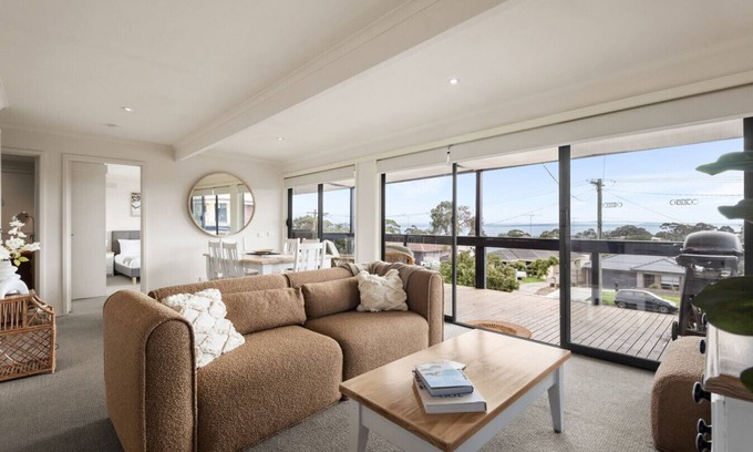Clifton Springs House | Springs Getaway- Bayviews, 3 bedroom, close to boat ramp