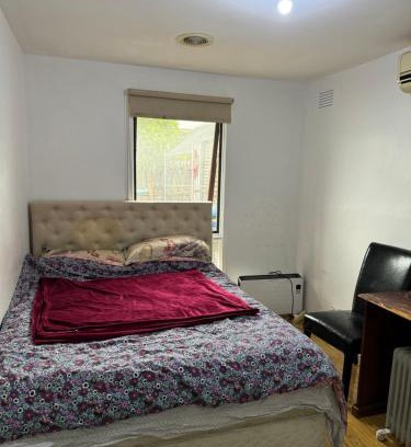 Springvale South House | Springvale couple room with shared bathroom