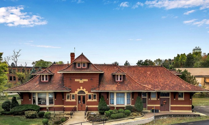 Springville Apartment | Springville Depot Inn - Suite with Private Yard!