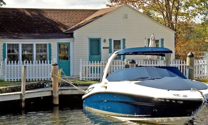 Gilford Cabin | Squaw Cottage at The Inn at Smith Cove