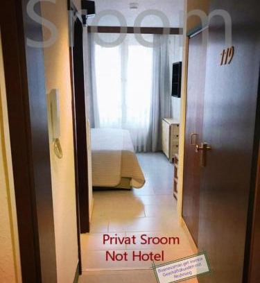 Reutlingen House | Sroom 118 and 119 in Center
