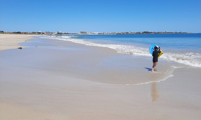 Silver Sands House | SS Beach House for Families in a Quiet Street