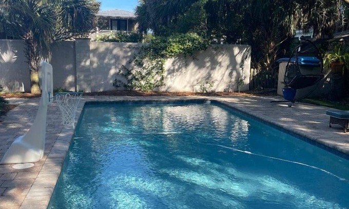 East Beach Cottage | SSI, East Beach cottage w/large pool. Pet friendly. Bikes. Putting green