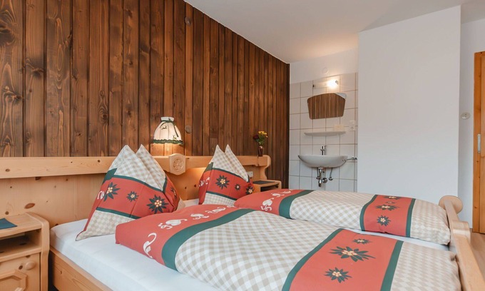 Schonbach Villa | Stunning villa for 11 people with WIFI, TV, terrace, panoramic view and parking
