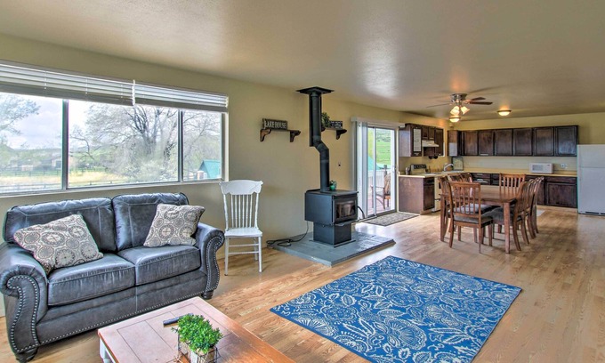 St. Charles Condo | St Charles Condo - 6 Miles to North Beach Park!
