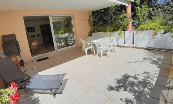 Le Lavandou Apartment | ST CLAIR APARTMENT T4 CLIMATISE and CLASS 3 * + GARAGE
