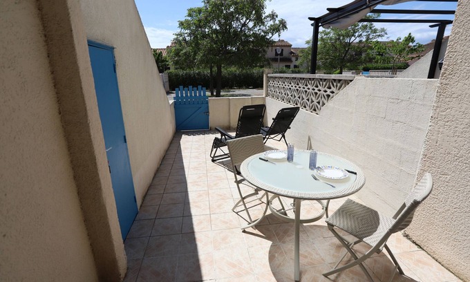 Latour-Bas-Elne Ski Chalet | St Cyprien bright apartment with large terrace