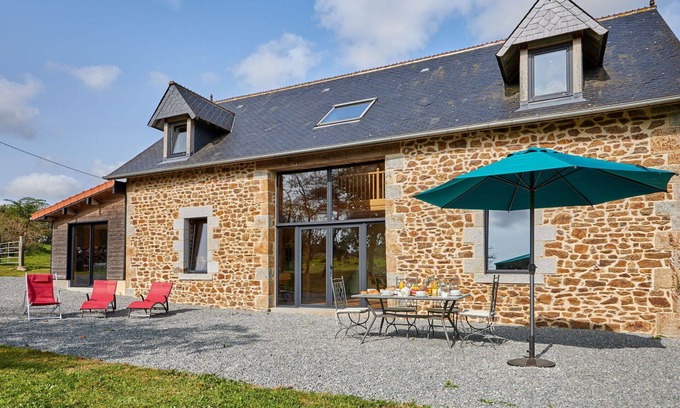 Saint-Aubin-de-Terregatte House | Stunning private villa for 6 people with WIFI, TV, terrace, pets allowed and parking