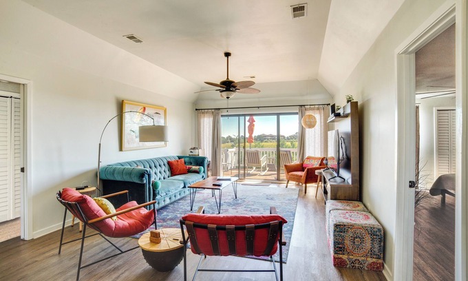 Oceanmarsh Subdivision Cottage | St Helena Island Retreat w/Deck: Walk to Beach
