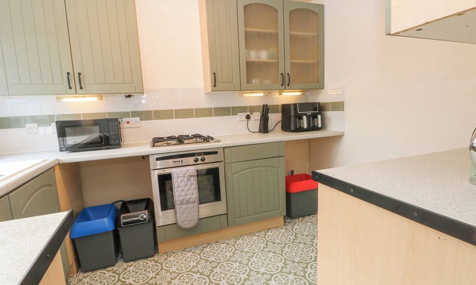 Hoole Cottage | St. James Court