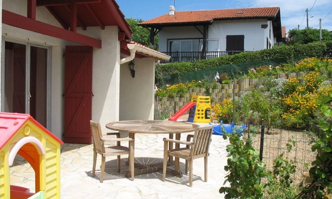 Saint-Jean-de-Luz House | ST JEAN LUZ RESIDENTIAL AREA" 2 CLIM" COT TOYS - 5 ADULTS + 1 BABY