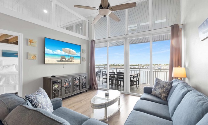Meadows Condo | St. Johns Waterfront 4BR Penthouse Pool Dock Park