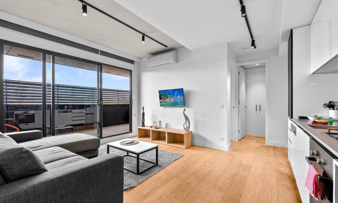 St. Kilda East Apartment | St Kilda East Top Location; New 1bd Apartment