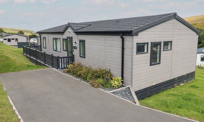 Saint Columb Major Cabin | ST MAWGAN'S COVE 20, pet friendly, with a garden in Mawgan Porth