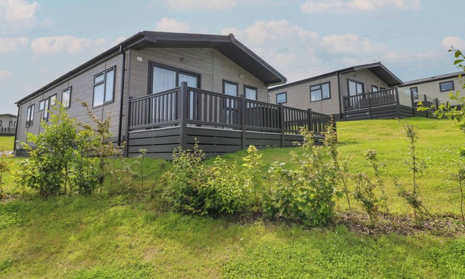 Saint Columb Major Cabin | ST MAWGAN'S COVE 26, family friendly, with a garden in Mawgan Porth