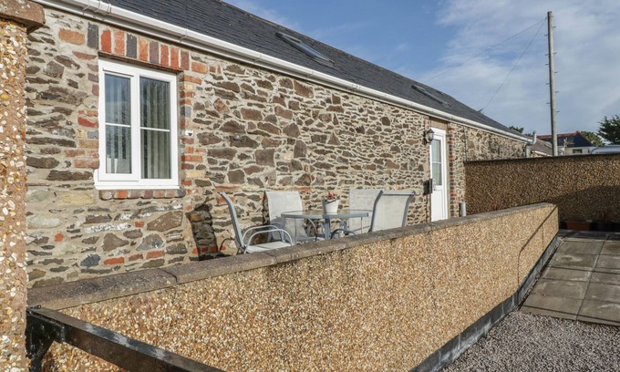 Tywyn Cottage | STABLE COTTAGE LLANDUDNO, pet friendly, with a garden in Llandudno
