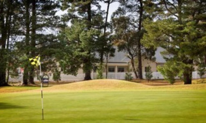 Wentworth Falls House | Stableford House on the Golf Course