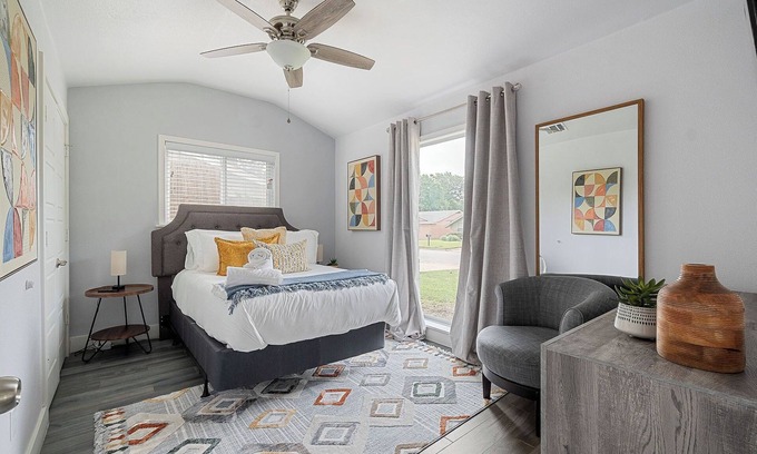 Central Arlington House | Stadium Stay - Billiards, Putt putt, Games, & More