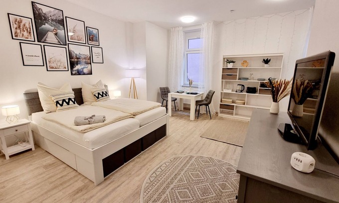 Weingarten Apartment | Stadtgarten-Studio + parking in the center