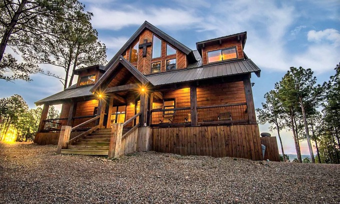 Broken Bow Cabin | STAIRWAY TO HEAVEN- Private Mountain Retreat- Overlooks Nat'l Forest & Sleeps 18