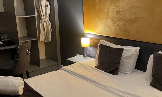 Scunthorpe Hotel | standard double bedroom with en suite