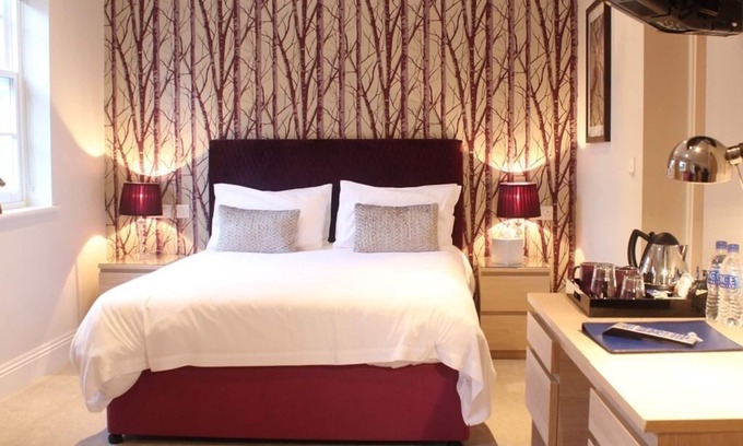 Yeovil Bed & Breakfast | Standard Double Ensuite with Bath at The Keep
