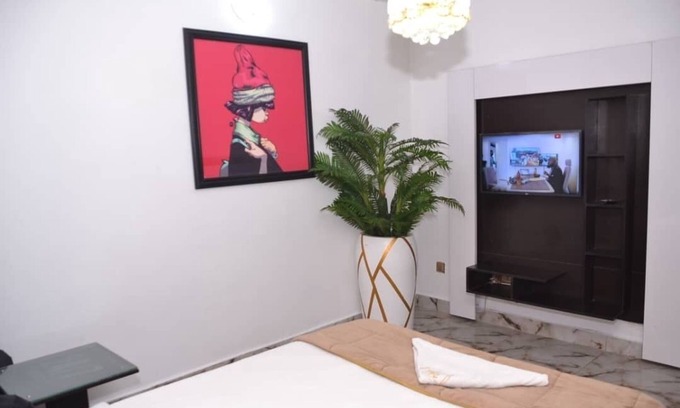 Ofin House | Standard Luxury Room - Sleeps2 - Pool - PetAllowed